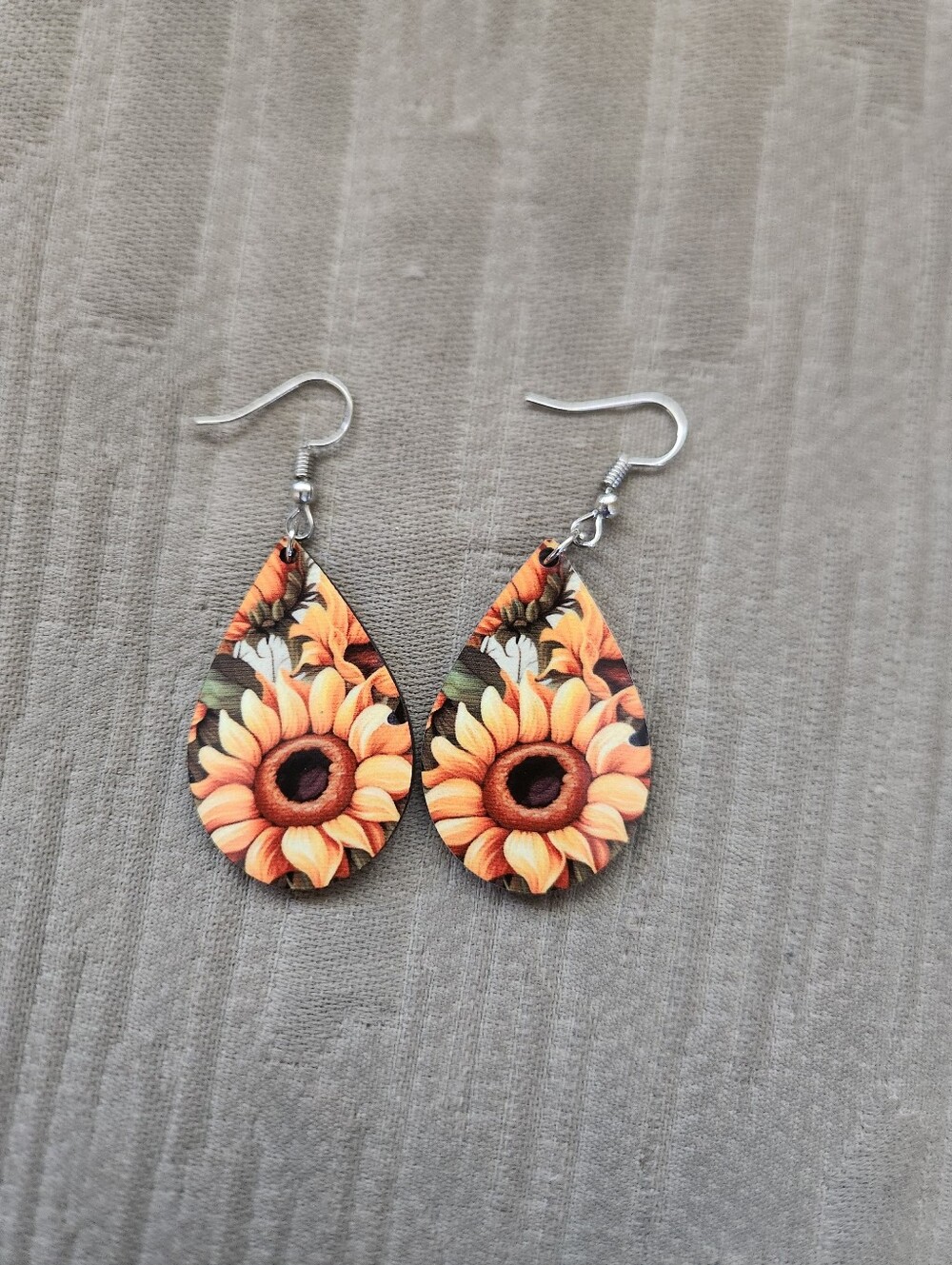 🎉 Sunflower Themed Earrings